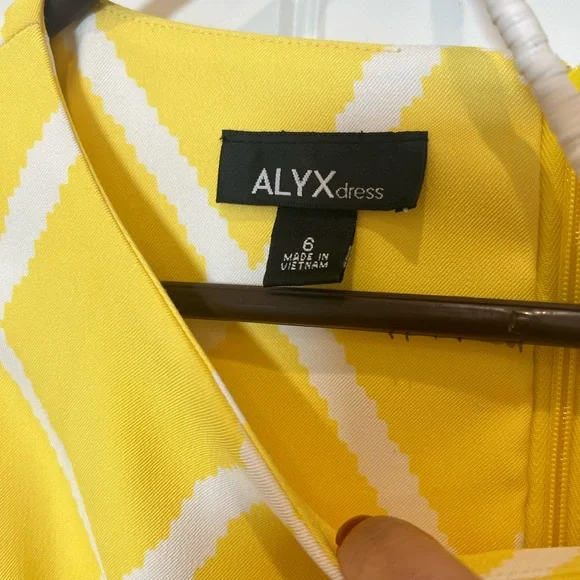 Alyx Yellow Sleeveless Diamond Pattern Dress with necklace and earrings ๐๐ฎ๐น๐๐ฎ๐น - Picture 6 of 7